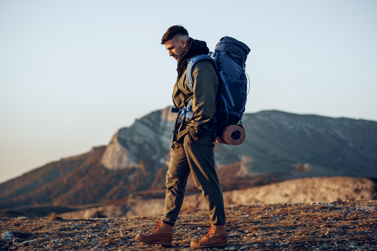 Körperliche Stärke pngtree a young caucasian male adventurer carrying a large backpack while trekking picture image 13105953